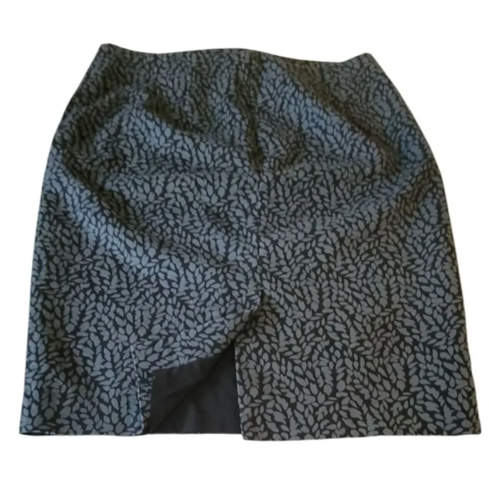 Ann Taylor Loft Black With Green Leaf Pencil Skirt Size 10